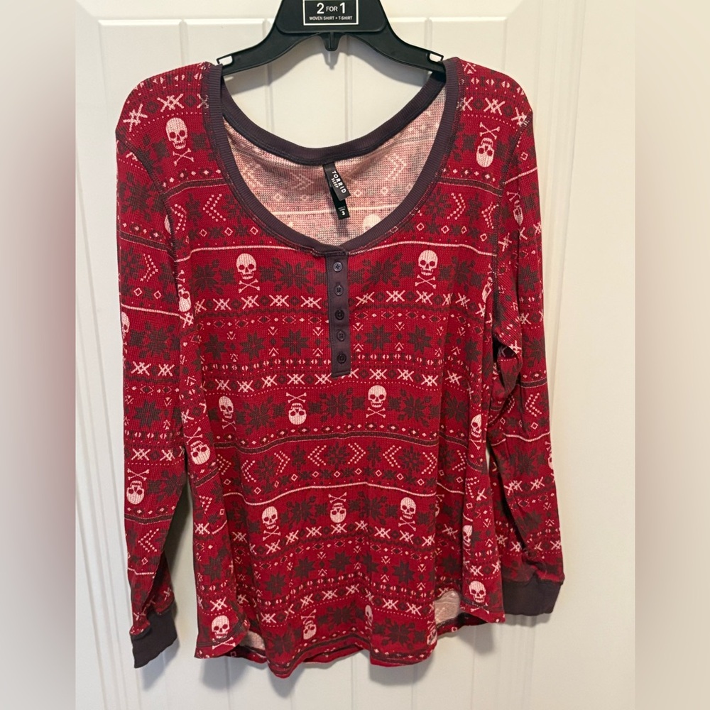 Torrid Red and Gray Skull thermal